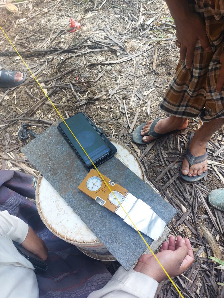 Pengukuran arah kiblat menggunakan kompas — tahap awal pembangunan